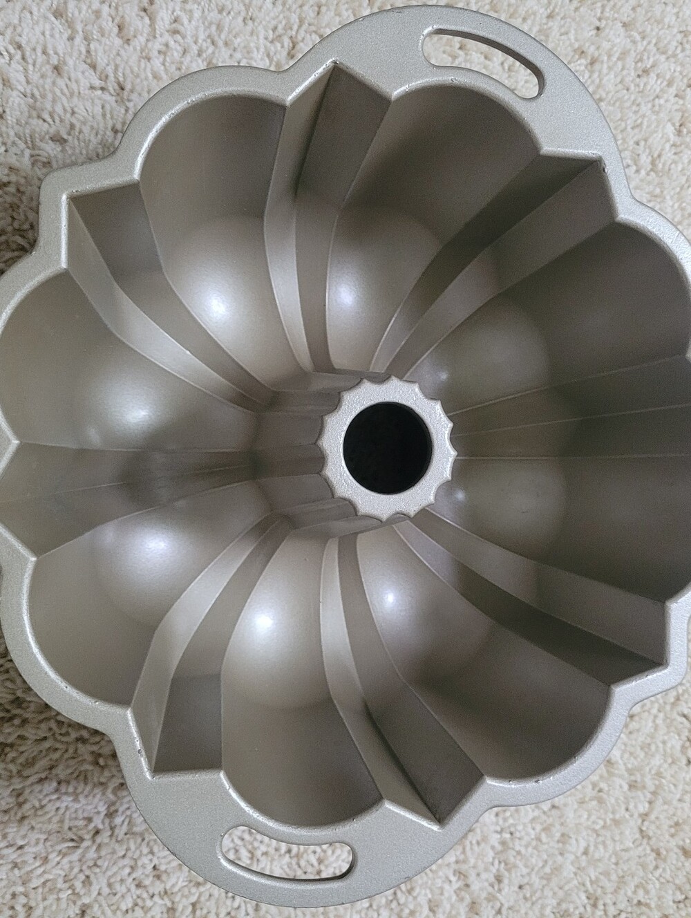 Nordic Ware 10-15 cups Bundt Cake Pan - Picture 9 of 11